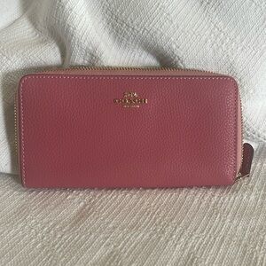 COACH - pebbled, leather accordion wallet- F16612 - NWT